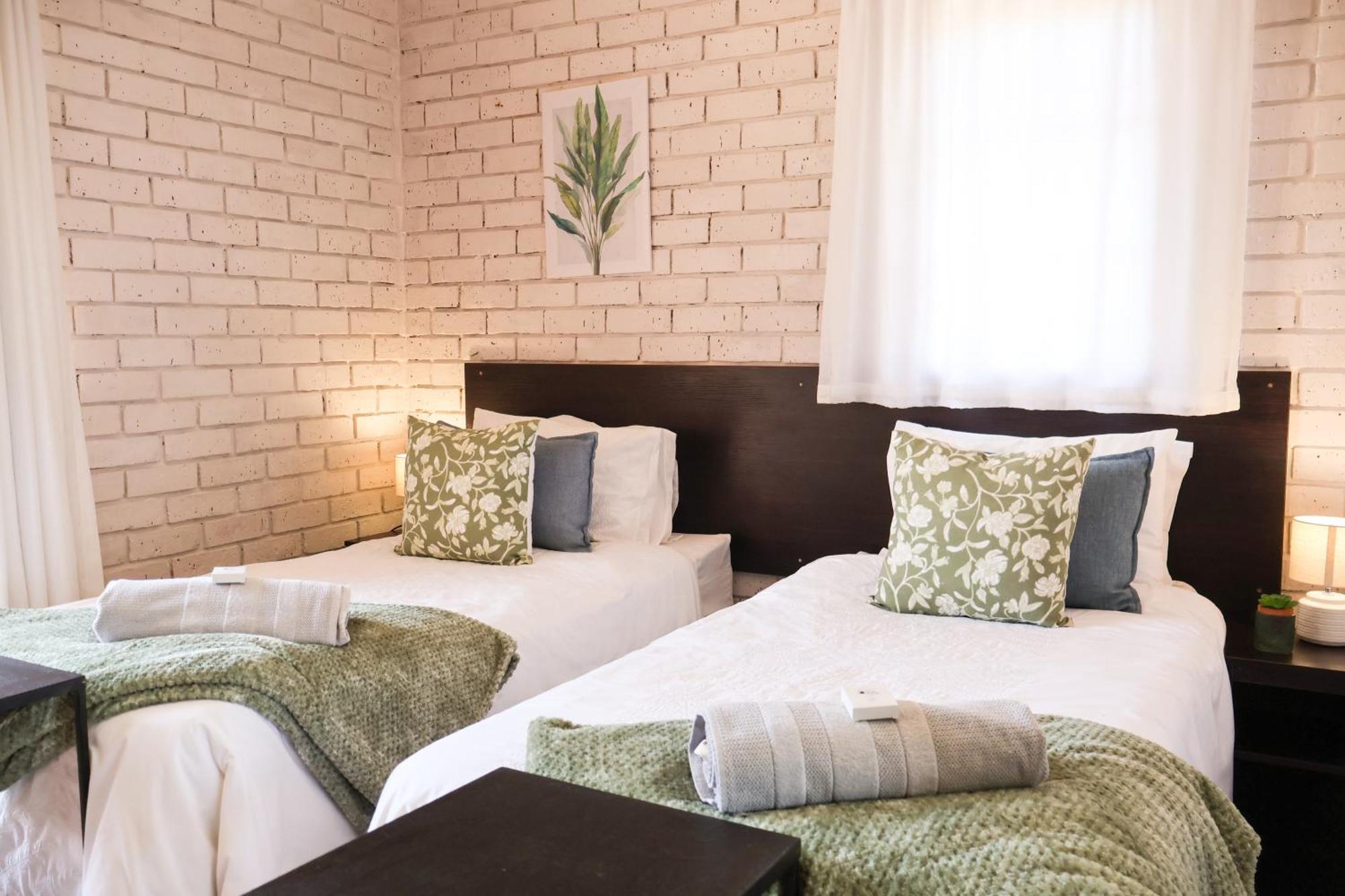 Bed and Breakfast Rooiberg View Кларенс Екстер'єр фото