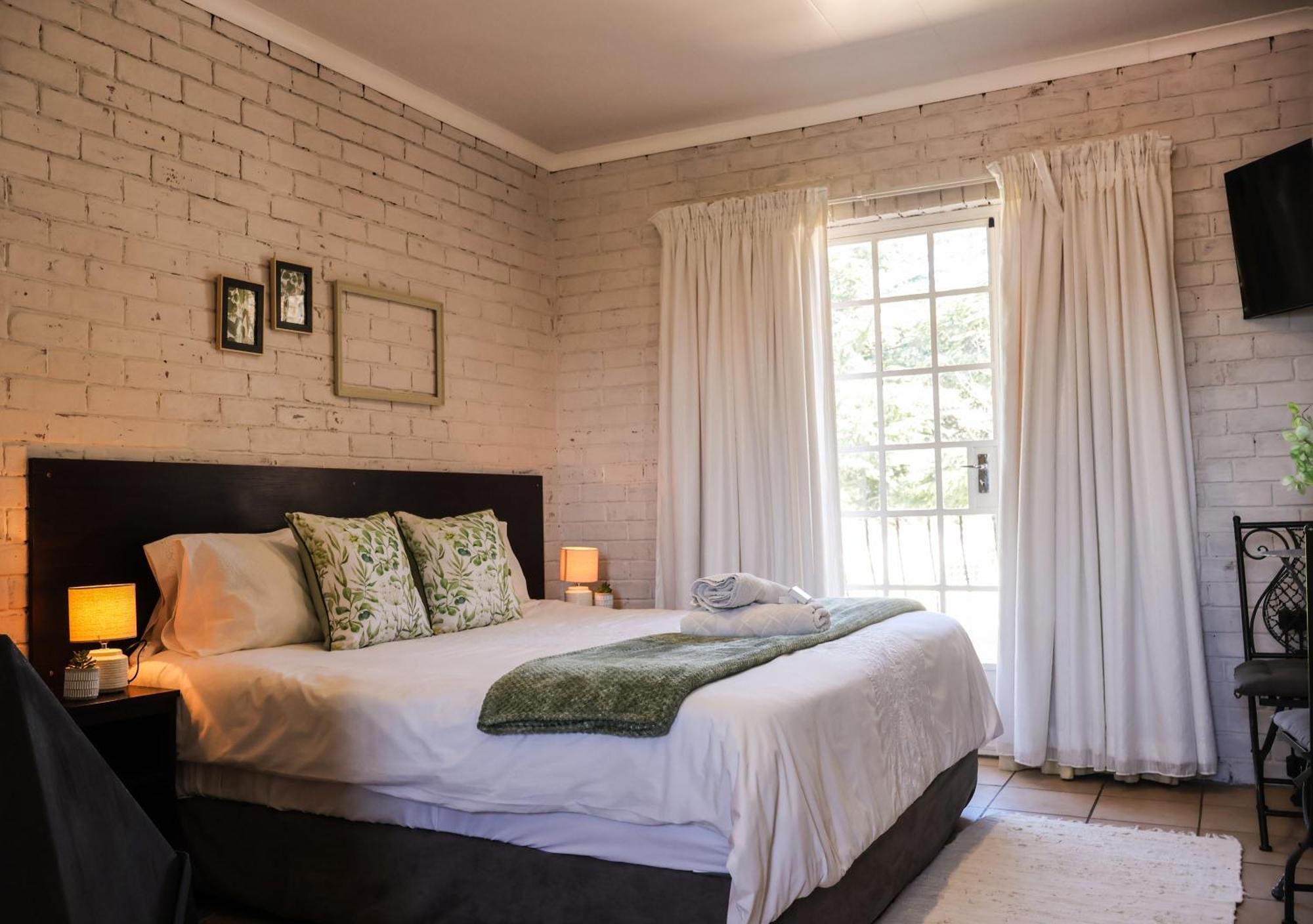 Bed and Breakfast Rooiberg View Кларенс Екстер'єр фото