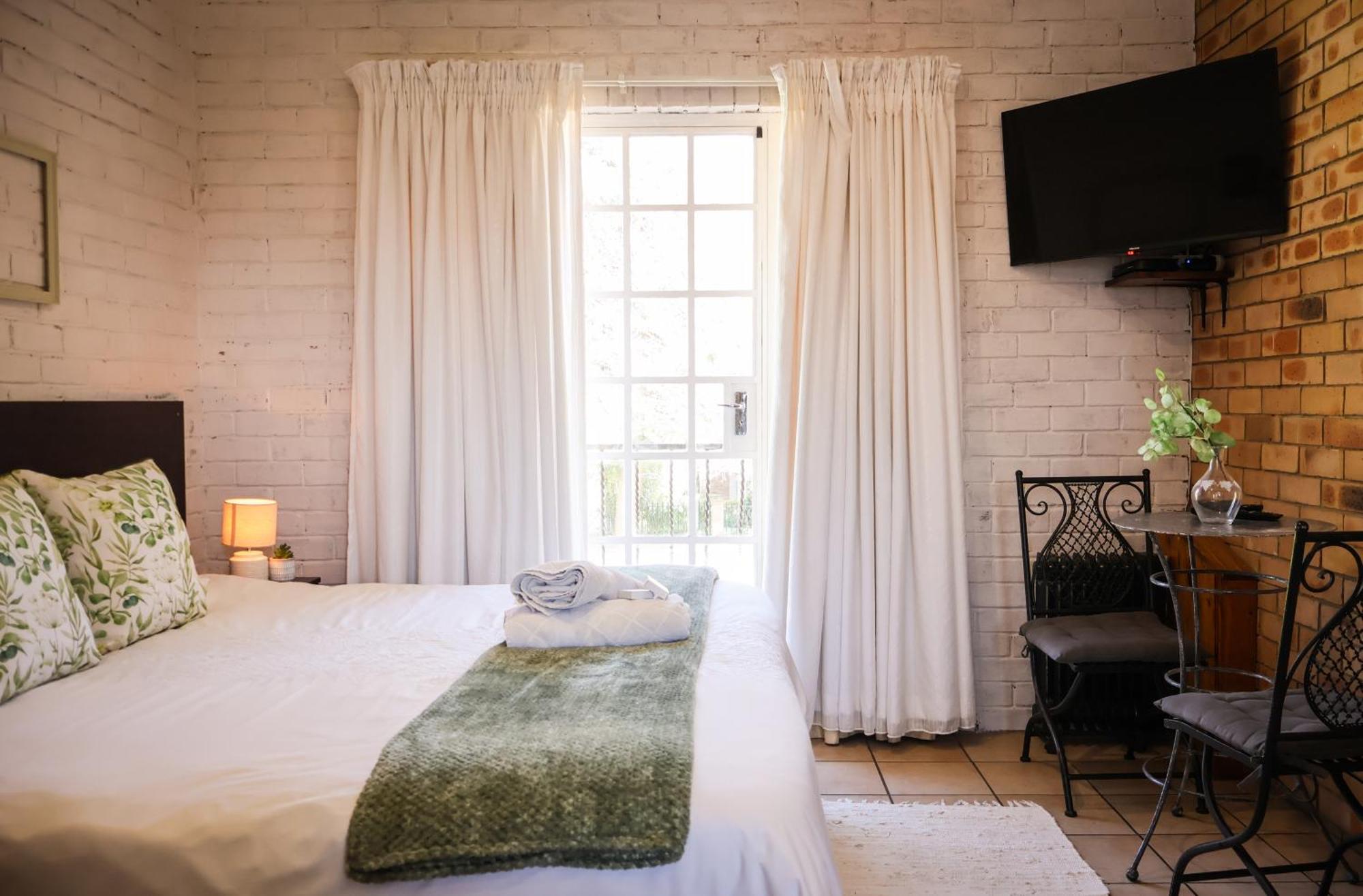Bed and Breakfast Rooiberg View Кларенс Екстер'єр фото