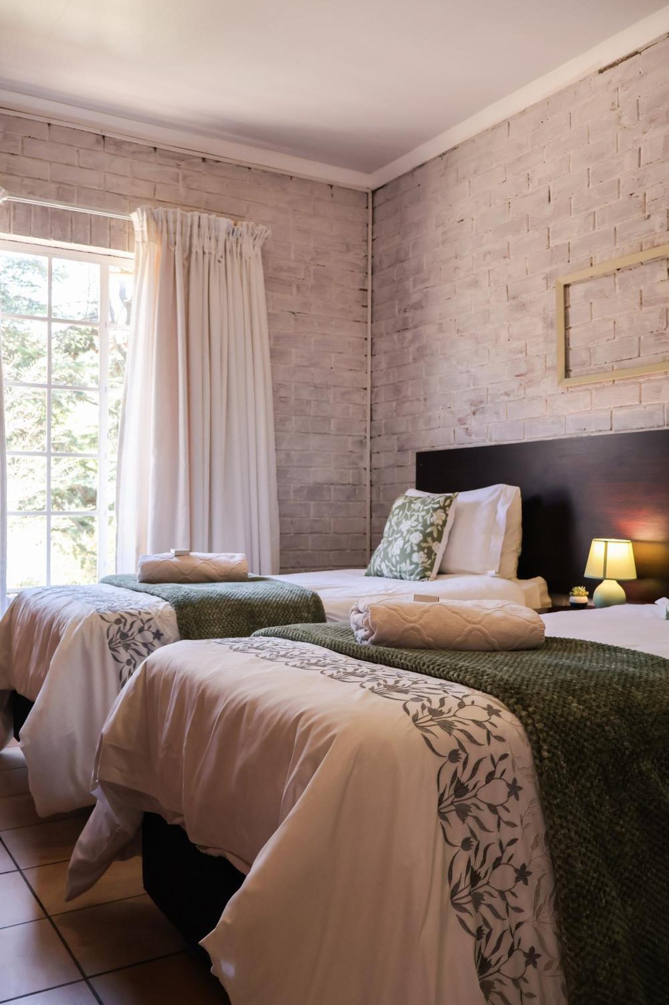 Bed and Breakfast Rooiberg View Кларенс Екстер'єр фото
