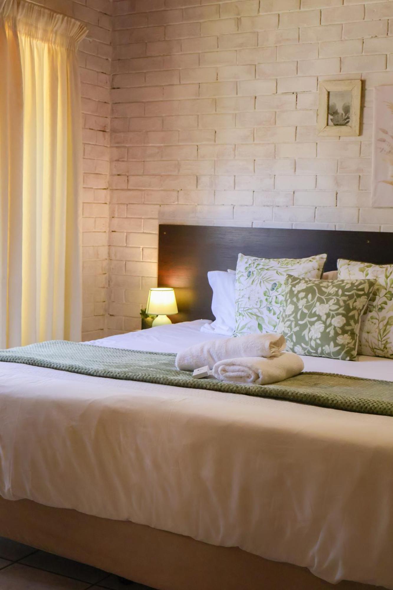 Bed and Breakfast Rooiberg View Кларенс Екстер'єр фото